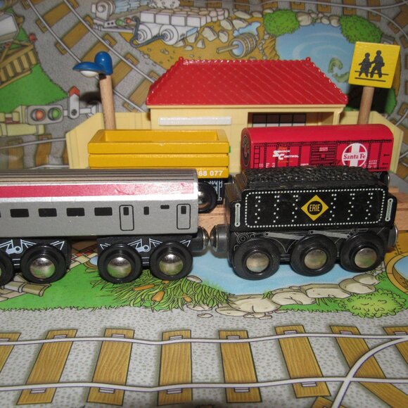 Vintage Lionel Heritage Wooden Railway Train Engine Track Santa Fe Boxcar Cargo